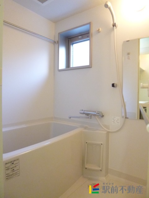 バス・シャワールーム　鏡付きのお風呂＾＾