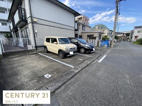 駐車場　駐車場の空き状況はご確認ください