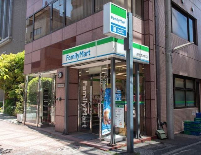 コンビニ　ファミリーマート新宿荒木町店（コンビニ）まで474m