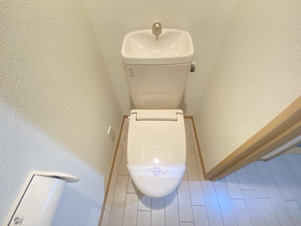 ＪＲ横浜線 十日市場駅 徒歩5分 2階建 築23年のトイレ写真