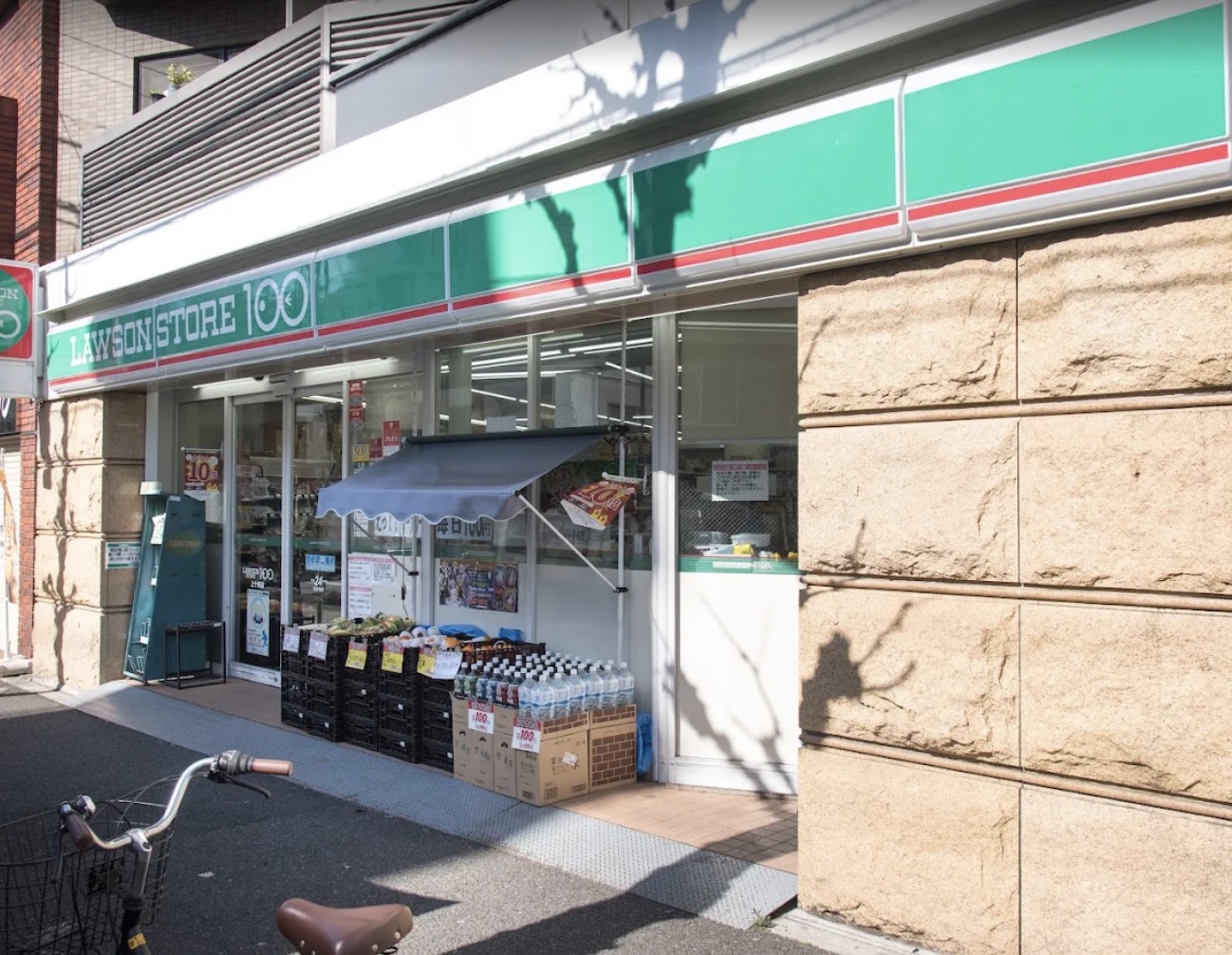 コンビニ　ローソンストア100上十条店（コンビニ）まで59m
