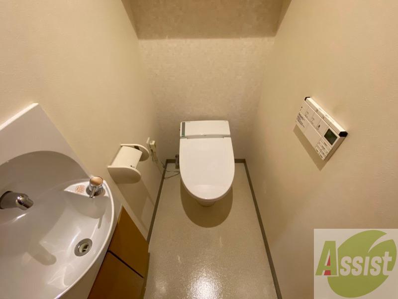 トイレ　こちらはトイレです。清潔感があり、安心して使用できます。