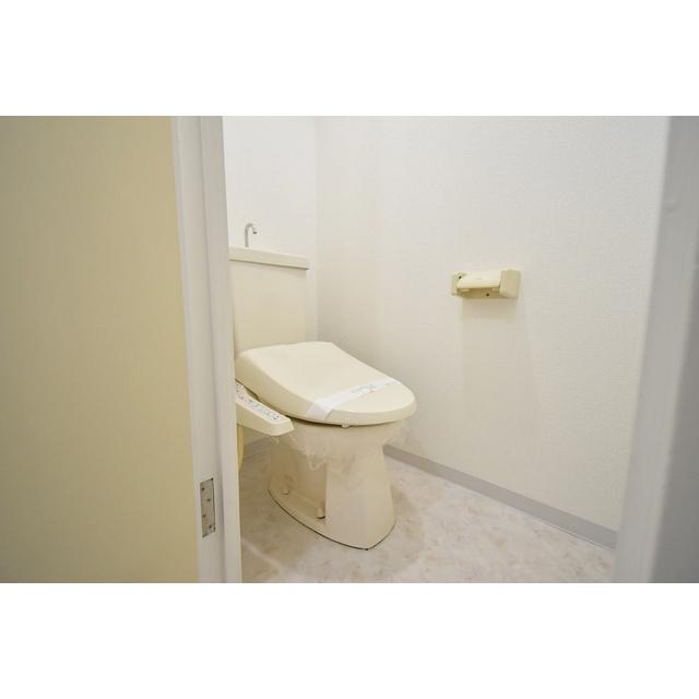 地下鉄長堀鶴見緑地線 今福鶴見駅 徒歩10分 8階建 築38年のトイレ写真