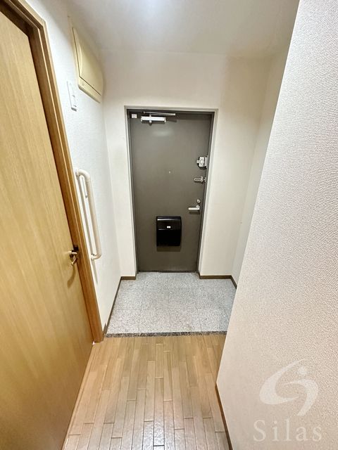 ＪＲ関西本線 東部市場前駅 徒歩8分 8階建 築26年の玄関写真