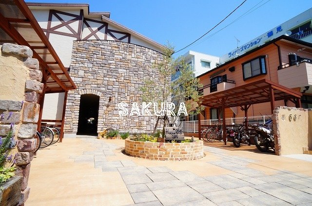 エントランス　お洒落な建物デザイン♪
