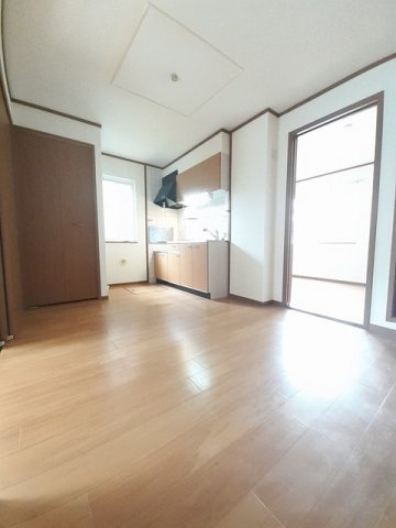 居室・リビング　こちらの居間で趣味の時間をお楽しみください