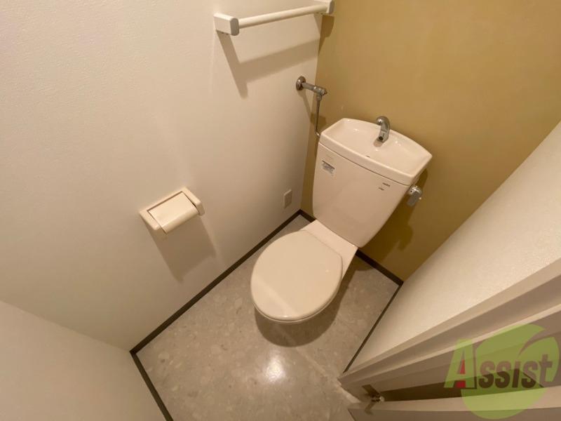 トイレ　こちらはトイレです。清潔感があり、安心して使用できます。