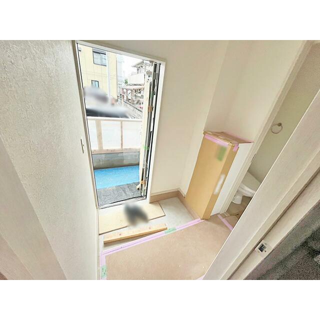 玄関　玄関　シューズボックスあり　※写真は建築中のものです