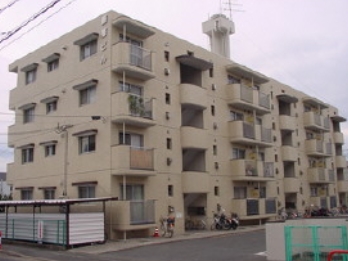 福岡市南区柳瀬のマンションの建物外観