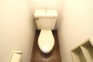 【松山市御幸のアパートのトイレ】