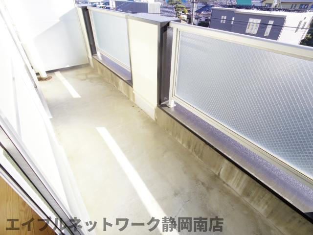 【静岡市駿河区曲金のマンションのバルコニー】