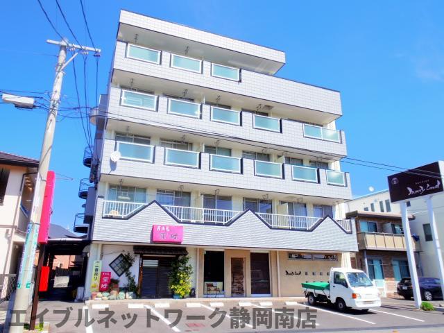 【静岡市駿河区曲金のマンションの建物外観】