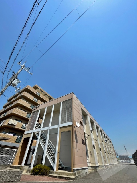 岸和田市中井町のアパートの建物外観