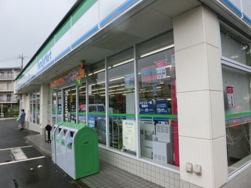 【横浜市戸塚区上倉田町のマンションのコンビニ】