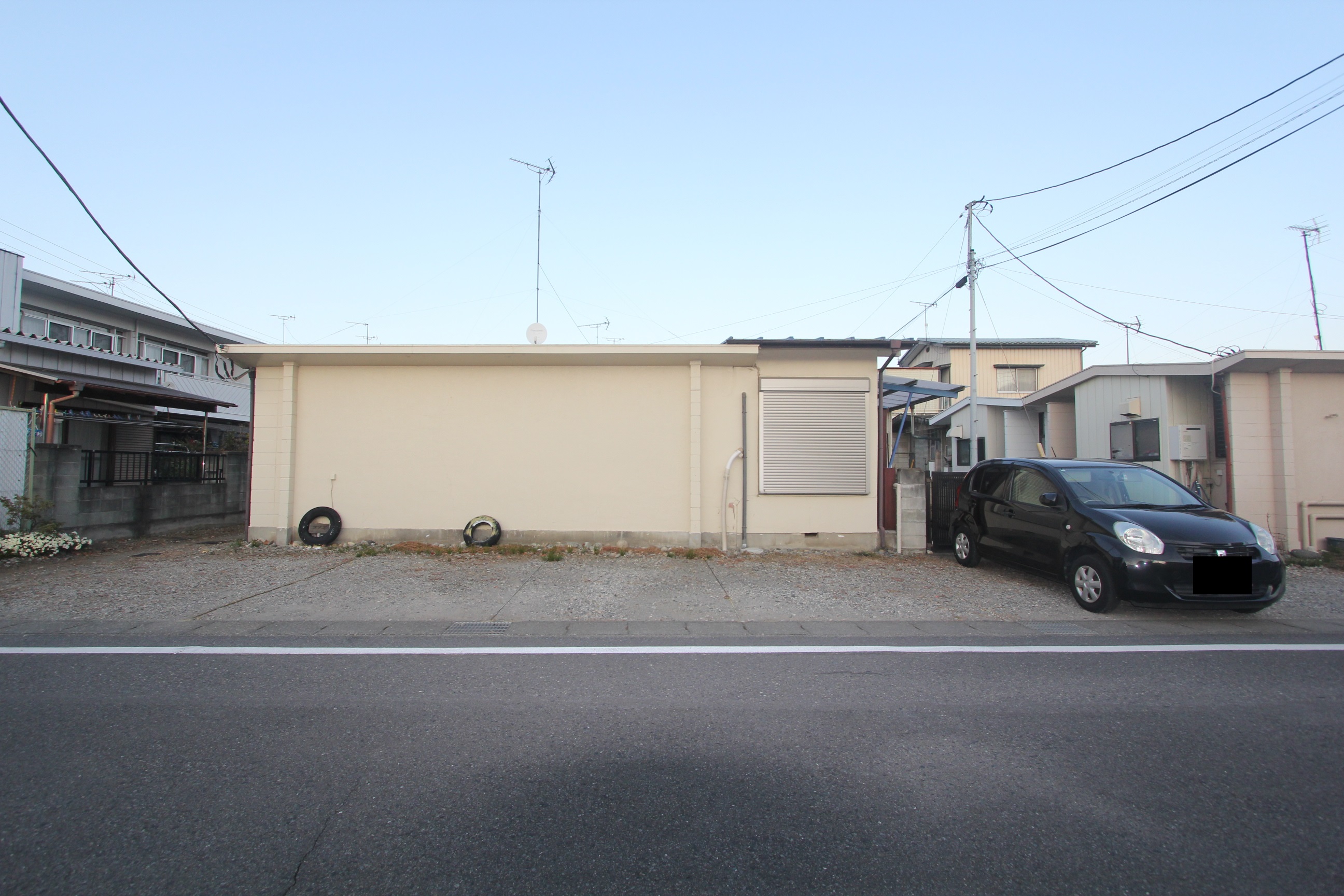 【天川大島町テラスハウスの駐車場】