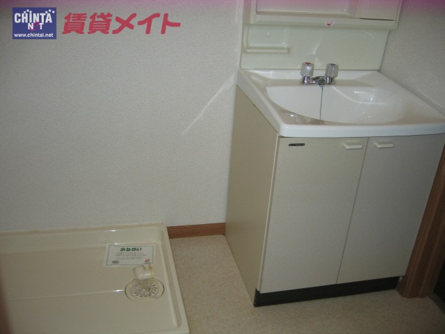 【伊勢市通町のアパートの洗面設備】