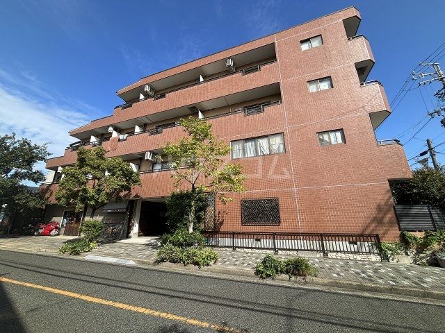 名古屋市千種区高見のマンションの建物外観