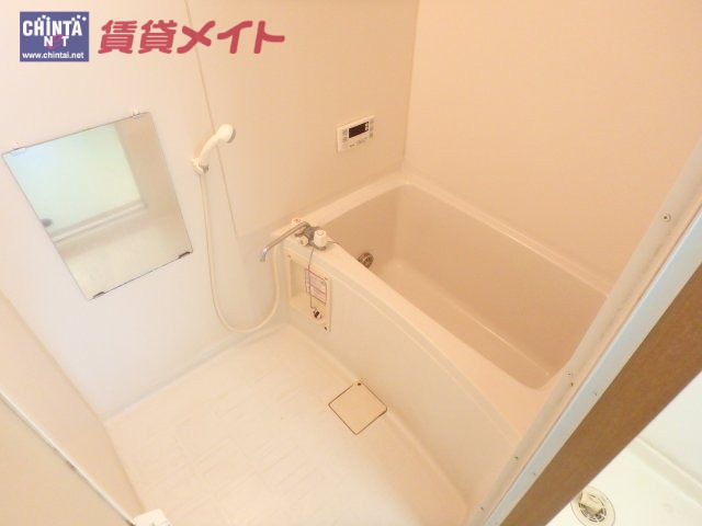 【松阪市嬉野宮古町のマンションのバス・シャワールーム】