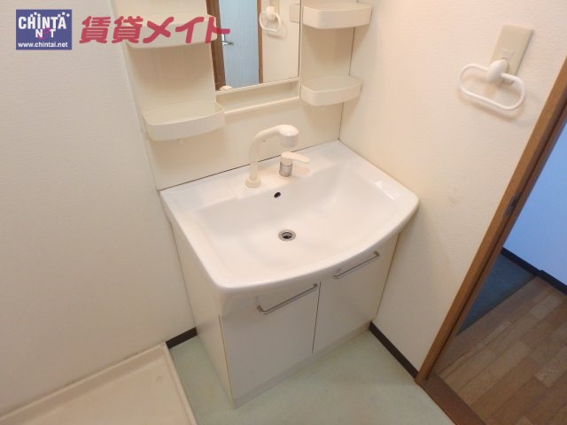 【松阪市嬉野宮古町のマンションの洗面設備】