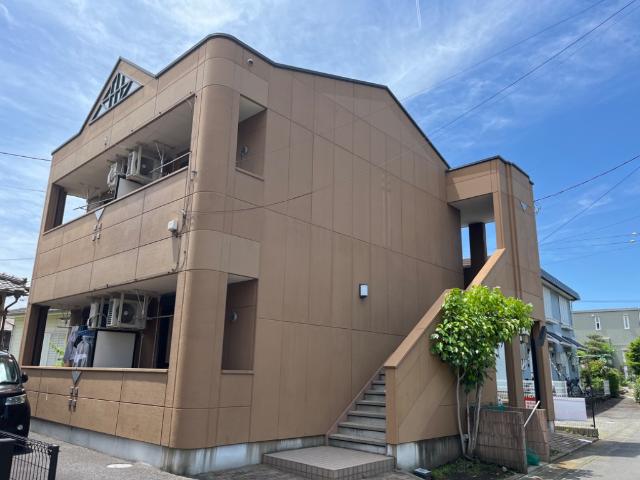 平塚市片岡のアパートの建物外観