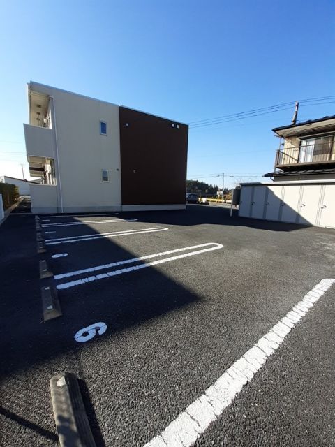 【登米市迫町新田のアパートの駐車場】