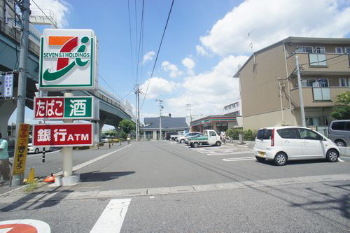 【パラッシオ本町IIIのコンビニ】