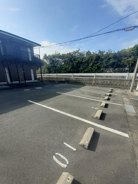 【宇部市大字東岐波のアパートの駐車場】