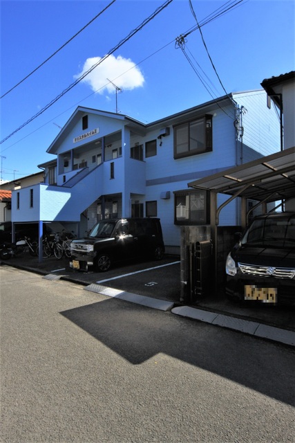 【松山市北斎院町のアパートの建物外観】