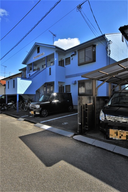 【松山市北斎院町のアパートの建物外観】