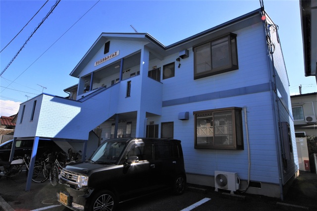 【松山市北斎院町のアパートの建物外観】