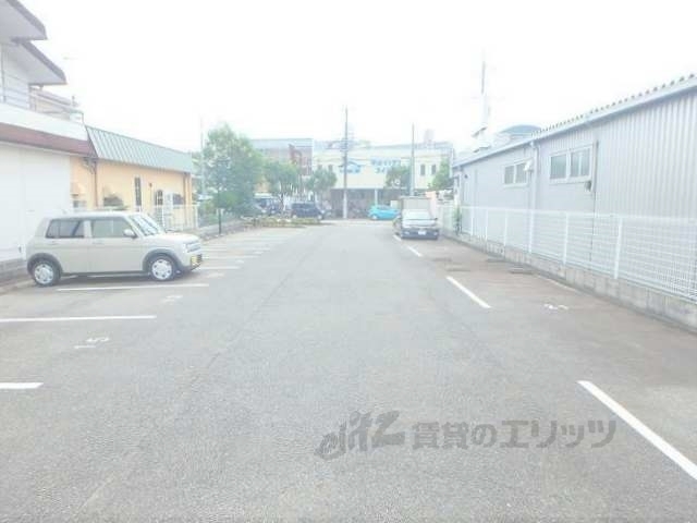 【サニーホームズ森井の駐車場】