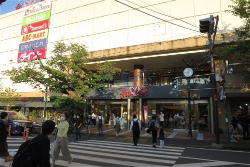 【横浜市青葉区新石川のマンションのスーパー】