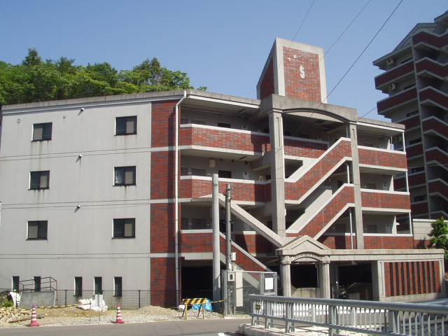 西部ハイツ高田駅の建物外観