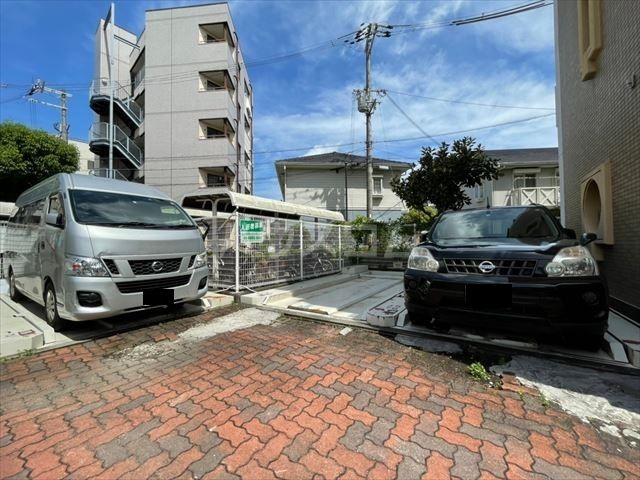 【守口市寺内町のマンションの駐車場】