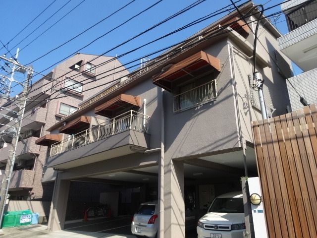 【藤沢市大鋸のマンションの建物外観】