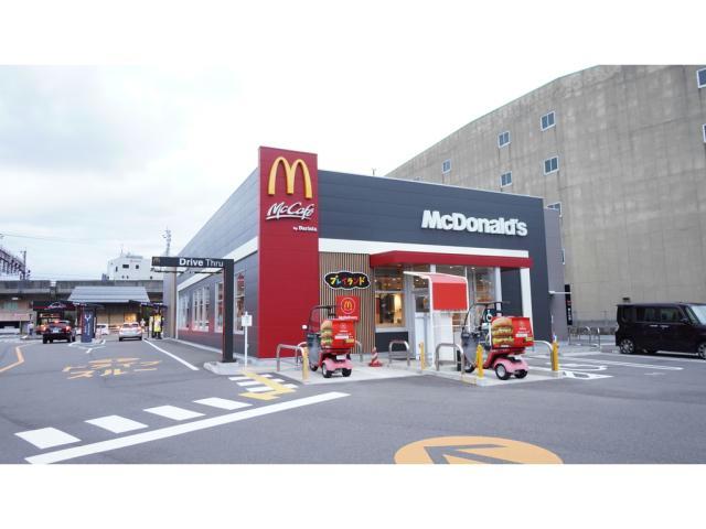 飲食店　マクドナルド鳥取駅南店（飲食店）まで889m