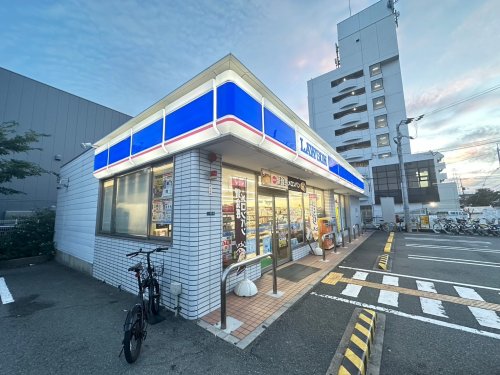 コンビニ　ローソン 尼崎富松町一丁目店（コンビニ）まで256m