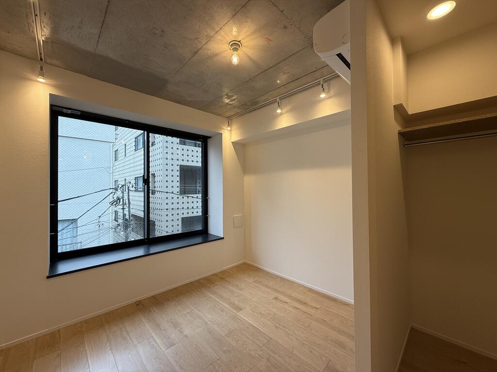 バルコニー　大きな窓が魅力