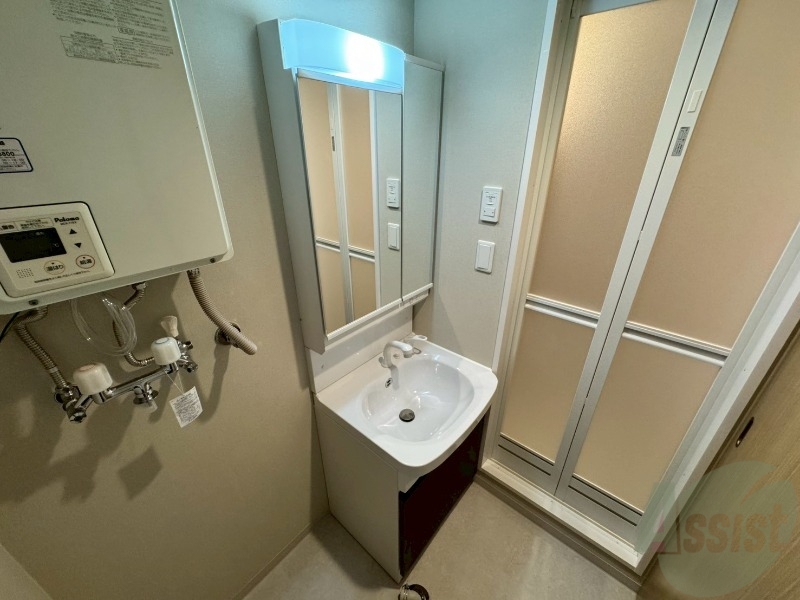 洗面設備　お洒落な独立洗面化粧台になっておりました！