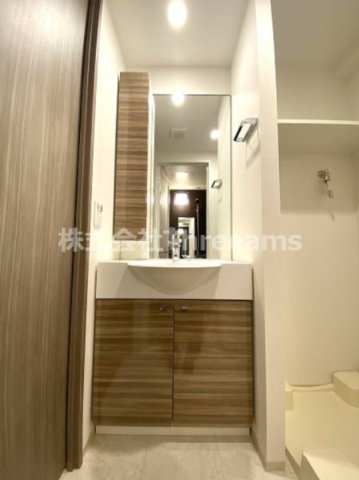 洗面設備　独立洗面台あり、毎朝おしゃれに忙しい女性の方におすすめです