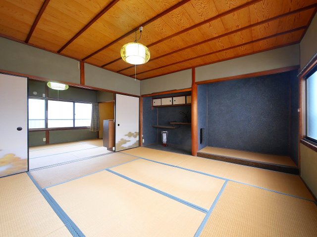 居室・リビング　明るい和室です