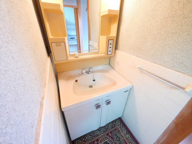 洗面設備　脱衣スペースもあります