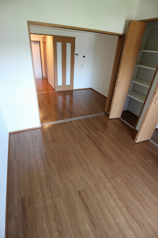 その他部屋・スペース　広々としたベッドルーム