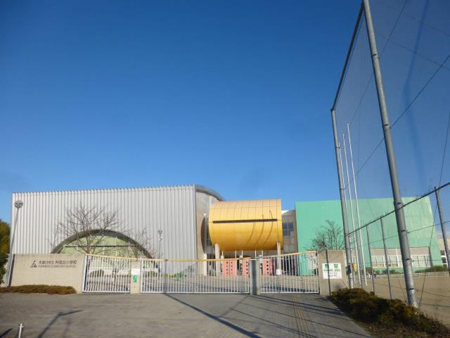 小学校　木津川市立小学校州見台小学校（小学校）まで517m
