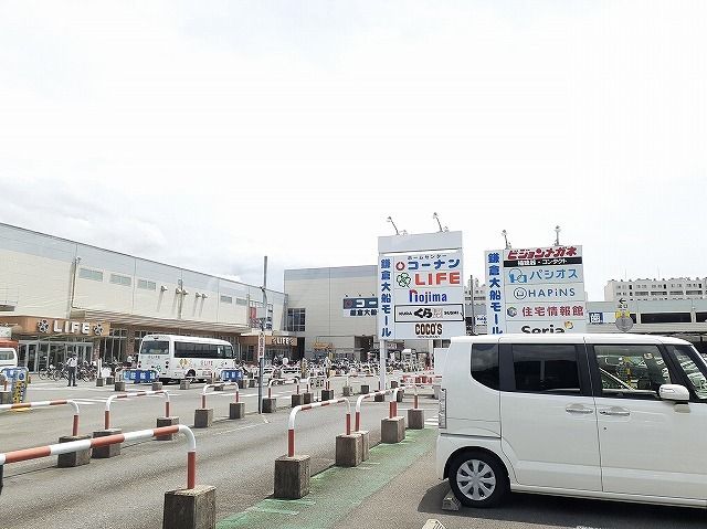 ショッピングセンター　コーナン鎌倉大船モール（ショッピングセンター）まで2000m