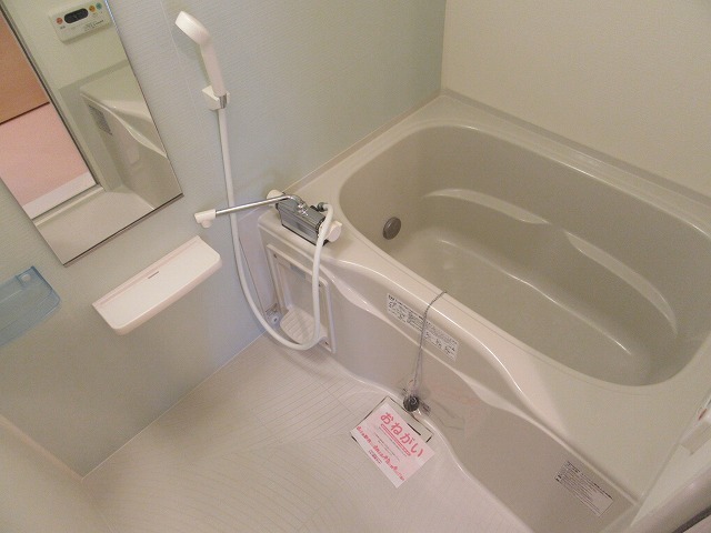 バス・シャワールーム　浴室乾燥・追い炊き機能がついて便利です☆