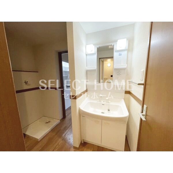 洗面設備　独立洗面台、朝の身支度には欠かせません