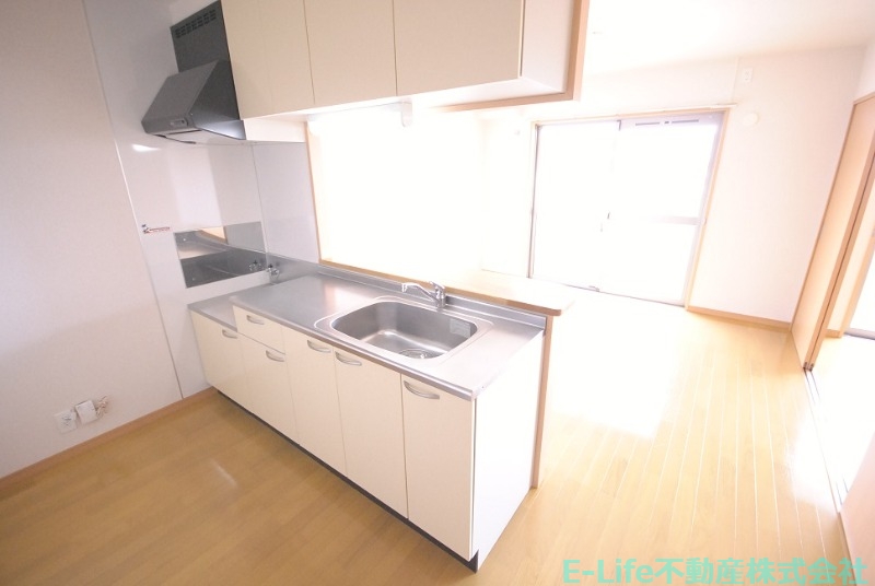 キッチン　※同型間取り別部屋写真