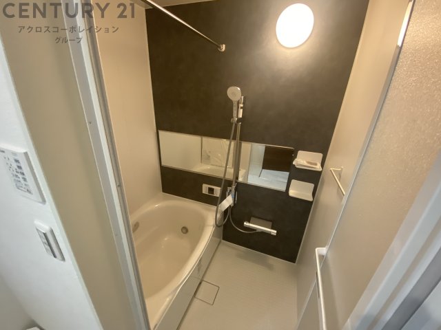 バス・シャワールーム　浴室乾燥機付きです！