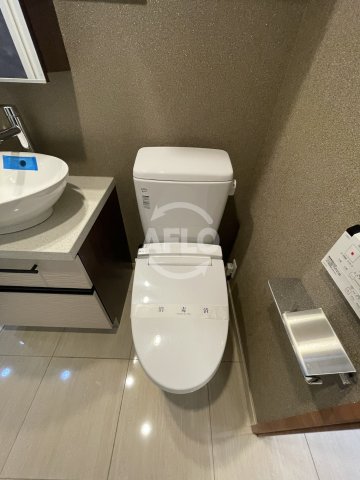 トイレ　リンクハウス京町堀　温水洗浄便座
